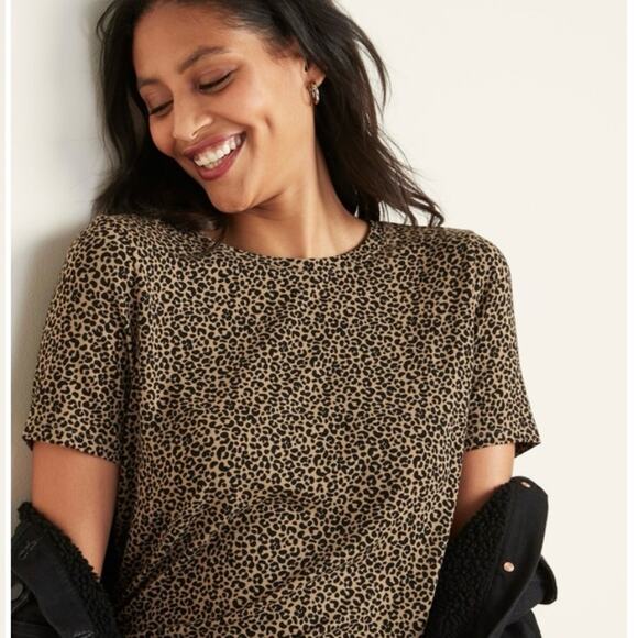 OLD NAVY • Luxe Leopard Printed Crew-Neck T-Shirt - Picture 1 of 6
